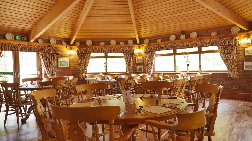 The Baltic Inn & Restaurant Pontyates Exterior photo